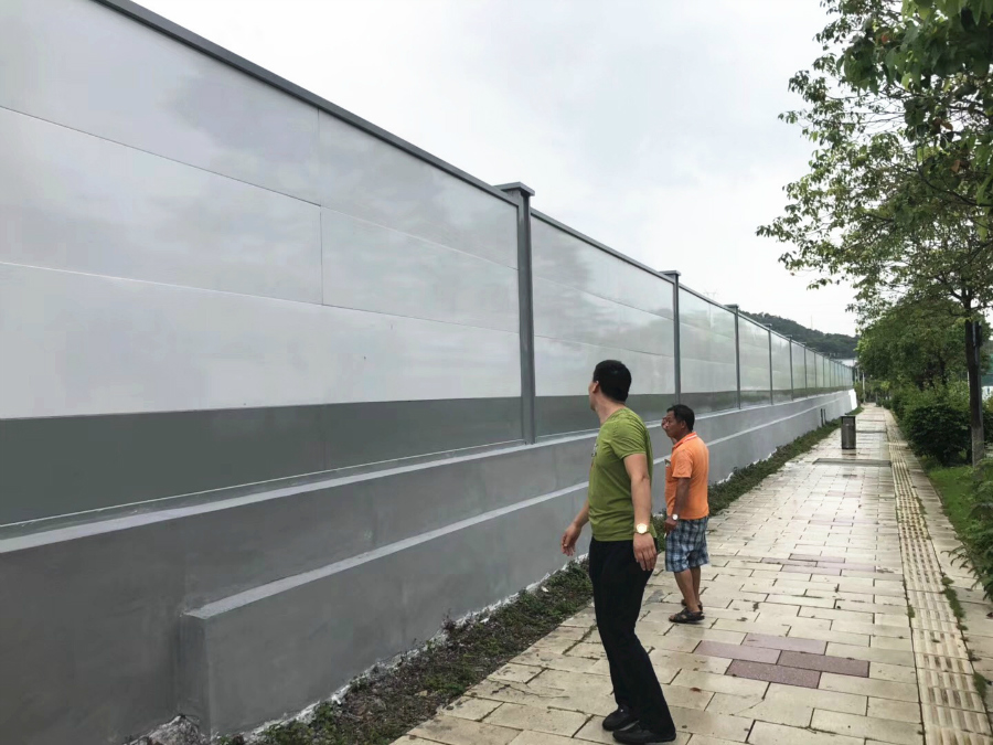 【巨人】深圳新型地鐵圍擋，裝配式烤漆圍擋廠家